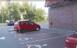 Парковка на местах для инвалидов